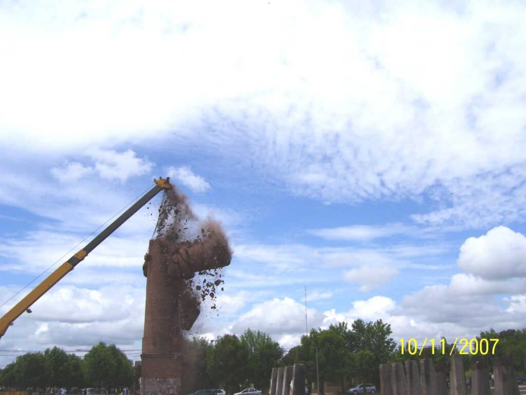 A 19 AÑOS DE LA DEMOLICIÓN DE LA CHIMENEA DE CERÁMICA VILLA