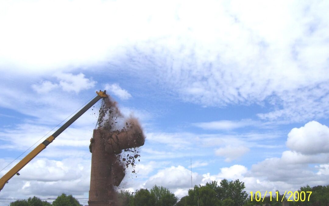 A 19 AÑOS DE LA DEMOLICIÓN DE LA CHIMENEA DE CERÁMICA VILLA