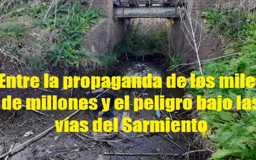 Entre la propaganda de los miles de millones y el peligro bajo las vías del Sarmiento
